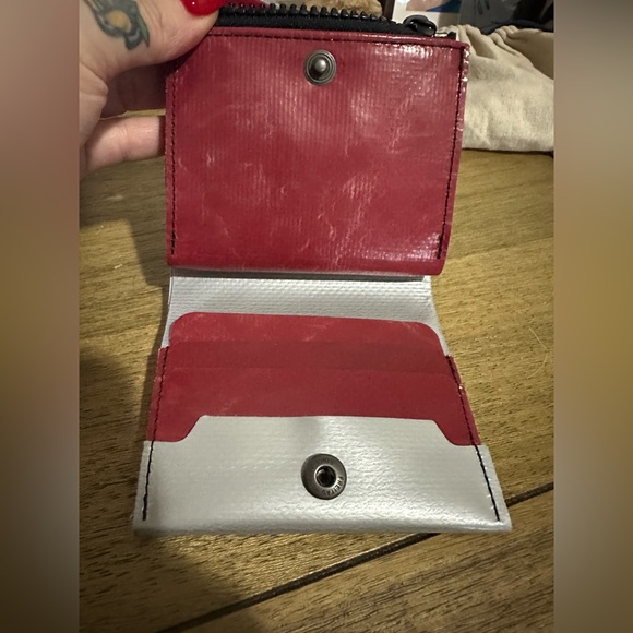 Freitag F257 Sutton Wallet Silver Used Once - Picture 7 of 10